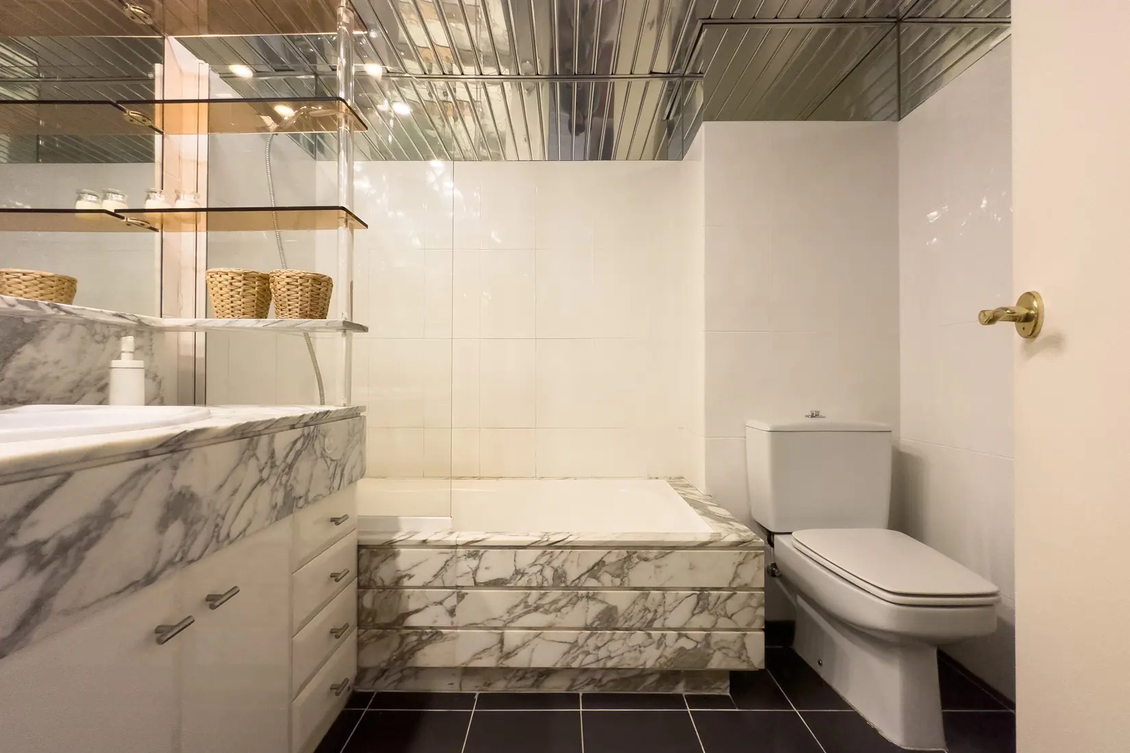 Camera singola in Carrer Aribau a Barcelona — 890 €/mese | Lupo Rooms