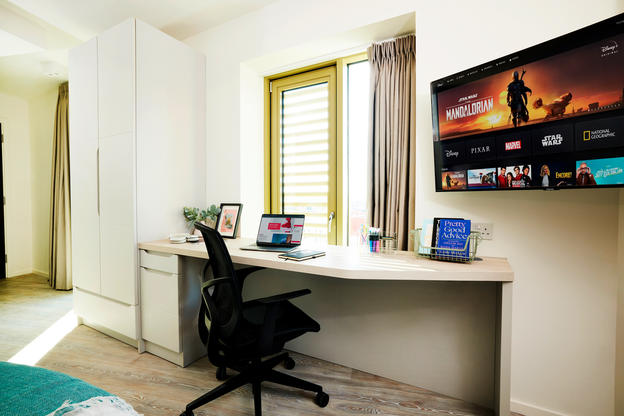Lite study in student residence in Belfast — 1139 £/month | Lupo Rooms