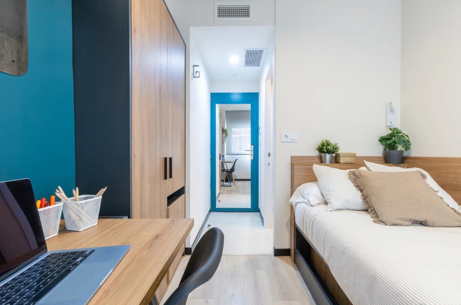 Camera singola con bagno in comune in residenza studentesca. a Madrid — 940 €/mese | Lupo Rooms