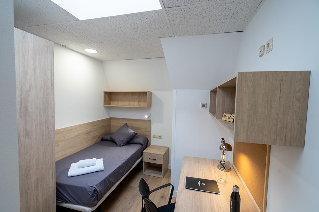 Preiswertes Einzelzimmer im Studentenwohnheim in Leganés — 1040 €/Monat | Lupo Rooms