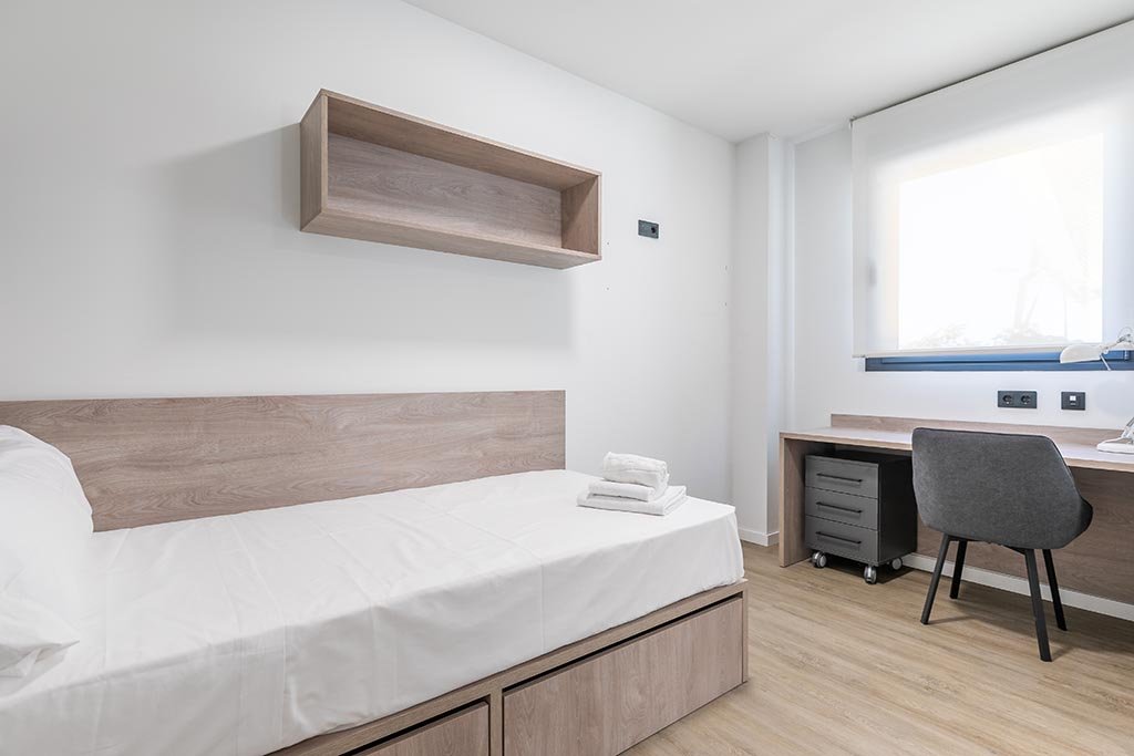 Camera singola in un appartamento di una residenza studentesca. a Madrid — 914 €/mese | Lupo Rooms
