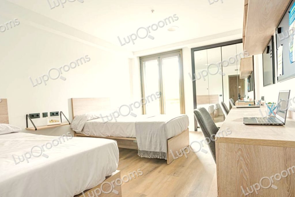 Triple en residencia de estudiantes en Oviedo — 600 €/mes | Lupo Rooms