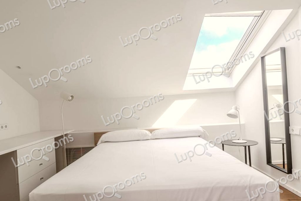 Zusätzliches Einzelzimmer im Studentenwohnheim in Pamplona — 1090 €/Monat | Lupo Rooms