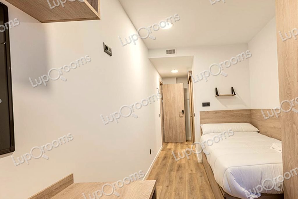Einzelzimmer in einer 3-Zimmer-Wohnung in einem Studentenwohnheim in Santander — 737 €/Monat | Lupo Rooms