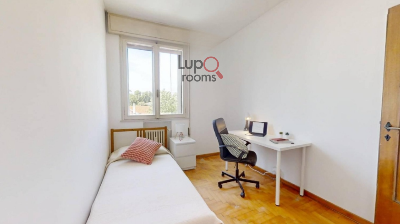 Private and bright room for rent – ​​Ideal for studying or working in Padova — 550 EUR/month | Lupo Rooms