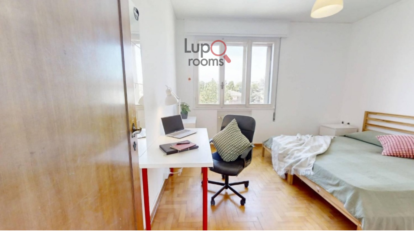 Bright double room for rent – ​​With shared space in Padova — 750 EUR/month | Lupo Rooms