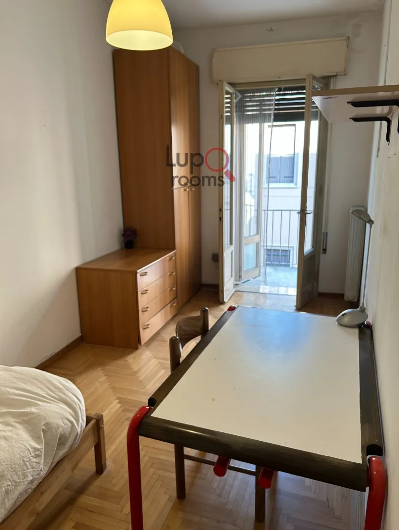 Quarto individual luminoso para alugar na área do hospital de Pádua. em Padova — 500 EUR/mês | Lupo Rooms