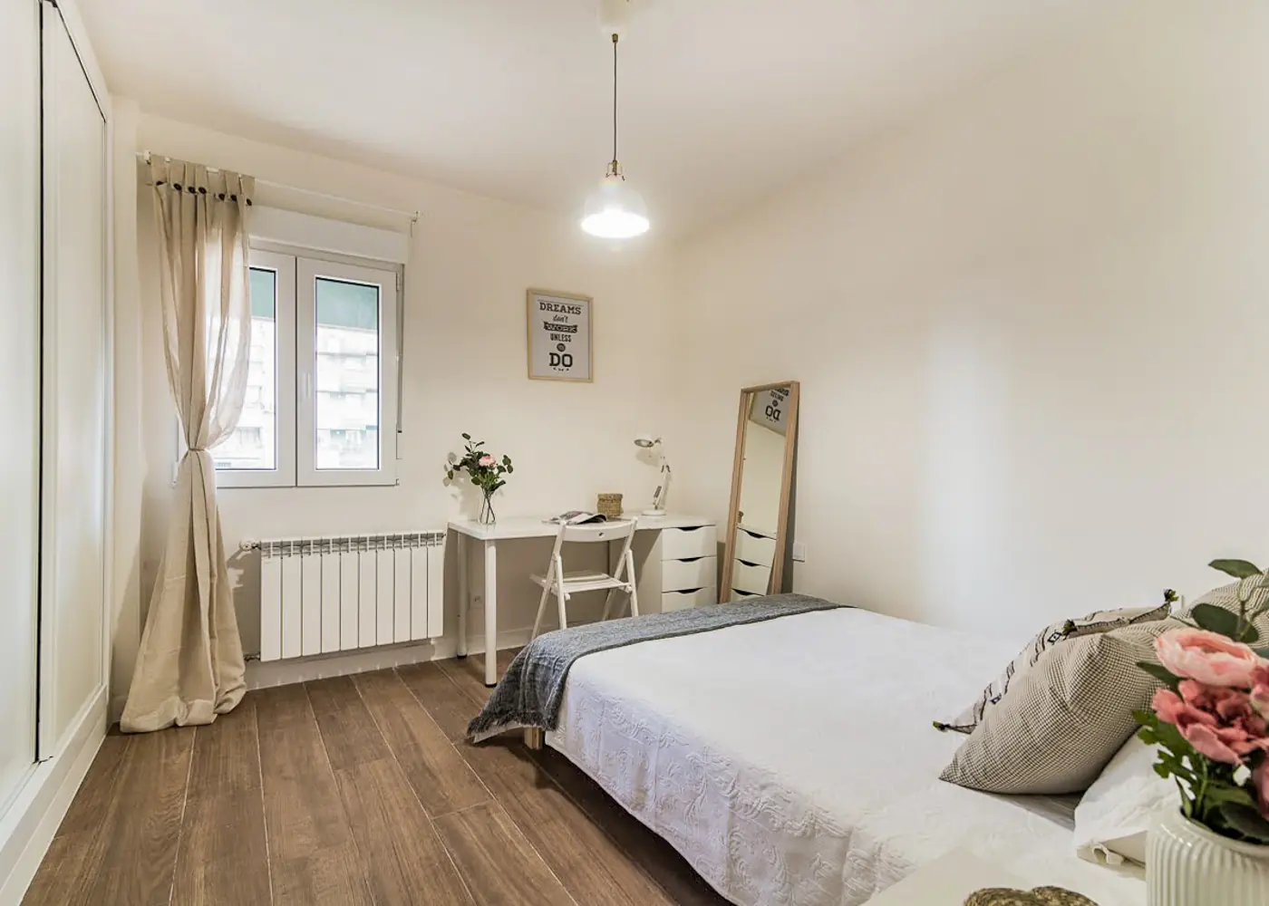 Single room on Paseo Reina Cristina in Madrid — 810 €/month | Lupo Rooms